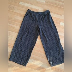 Lightweight wide leg patterned pants